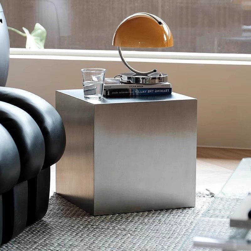 طاولات جانبية إيطالية من الفول - مراجعة Desk Setup Minimalist وسعره